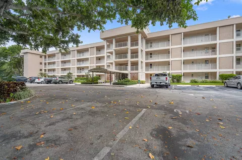 2601 S Course Dr #204, Pompano Beach, FL 33069