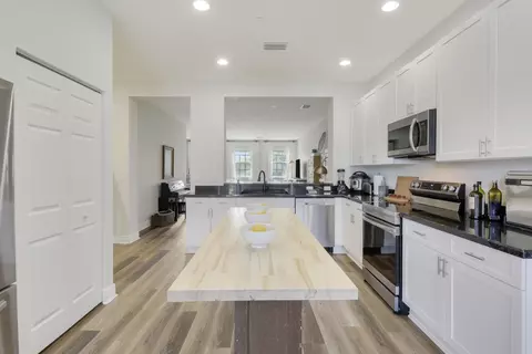 425 Greenwich Cir #203, Jupiter, FL 33458