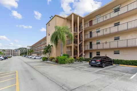711 Lori Dr #107, Palm Springs, FL 33461