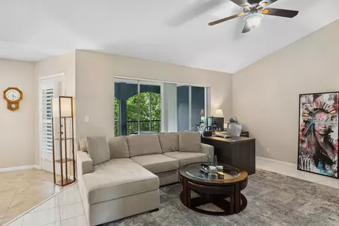 815 W Boynton Beach Blvd #11-202, Boynton Beach, FL 33426