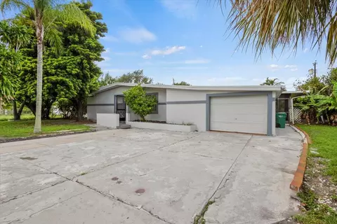 300 Sandia Ave, Port Saint Lucie, FL 34983