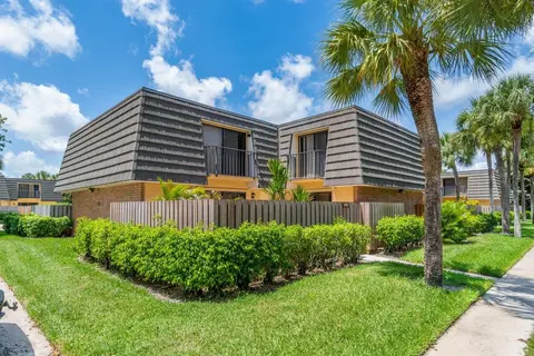 2703 27th Way, West Palm Beach, FL 33407