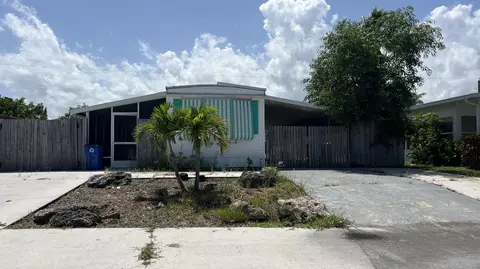 7966 SE Wren Ave, Hobe Sound, FL 33455