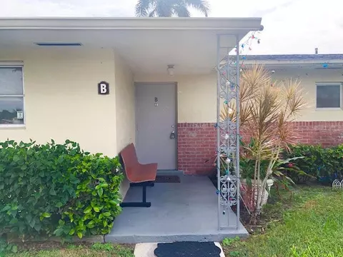2751 Ashley Dr E #B, West Palm Beach, FL 33415