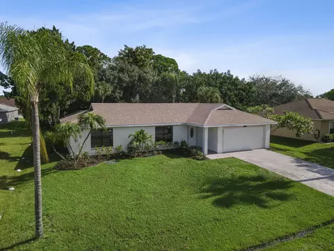 671 SW Ewing Ave, Port Saint Lucie, FL 34983