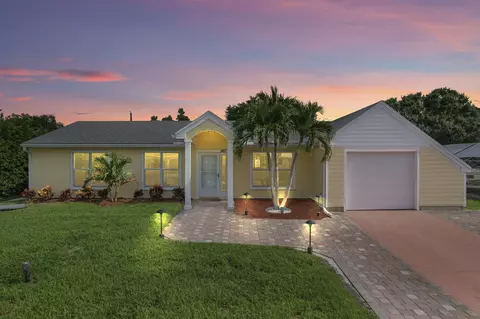 567 SE Chapman Ave, Port Saint Lucie, FL 34984