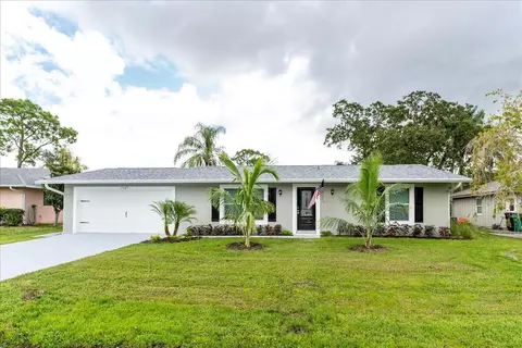 1565 SE Cambridge Dr, Port Saint Lucie, FL 34952