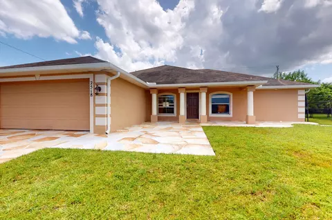 2518 SW Fair Isle Rd, Port Saint Lucie, FL 34987