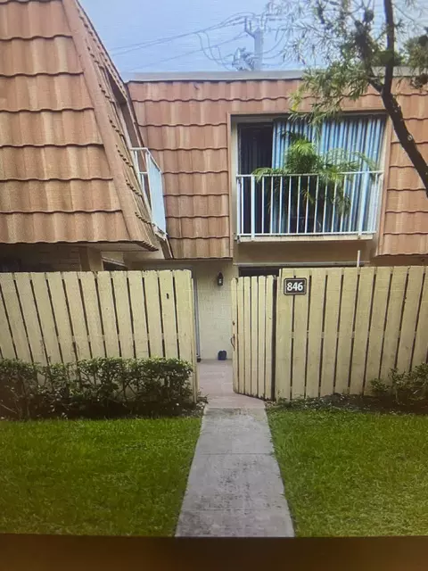 846 Blue Ridge Cir, West Palm Beach, FL 33409