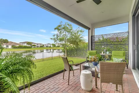 3122 Streng Ln, Royal Palm Beach, FL 33411