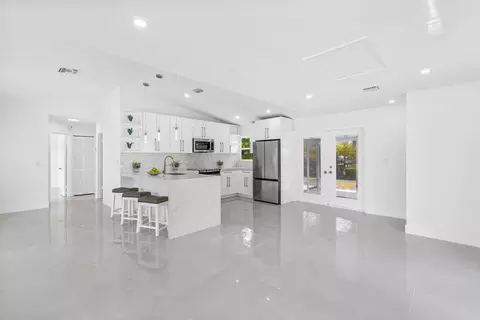 5324 Greenwood Dr, Delray Beach, FL 33484