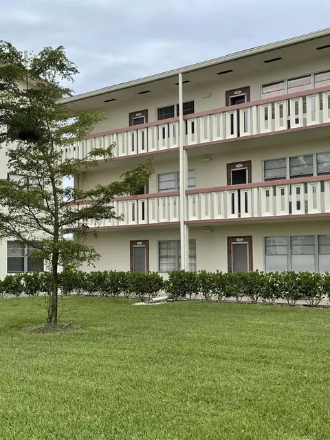 132 Preston D, Boca Raton, FL 33434 photo 1