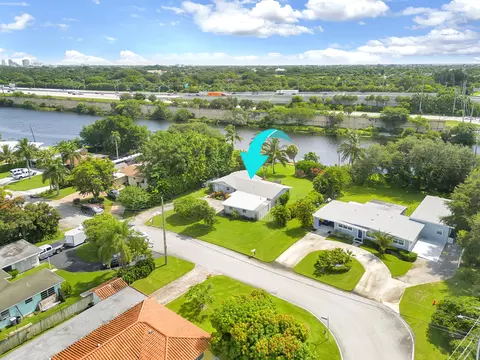 6630 Pine Tree Cir, West Palm Beach, FL 33406