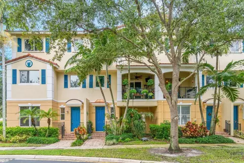 3136 N Oasis Dr, Boynton Beach, FL 33426