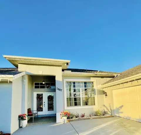 1807 SW Dalmation Ave, Port Saint Lucie, FL 34953