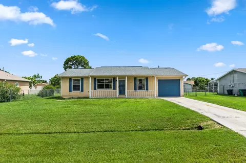 462 SW Exmore Ave, Port Saint Lucie, FL 34953