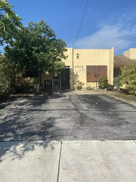 4515 NW 3rd Ave, Pompano Beach, FL 33064