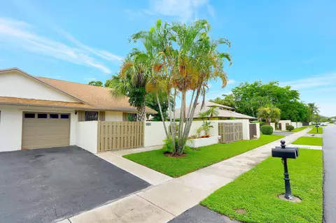 2893 SW 6th St, Delray Beach, FL 33445