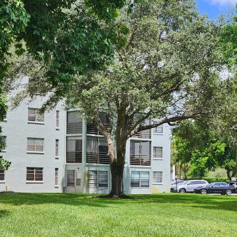 9440 SW 8th St #303, Boca Raton, FL 33428