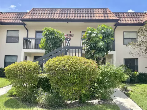 7202 Golf Colony Ct #204, Lake Worth, FL 33467