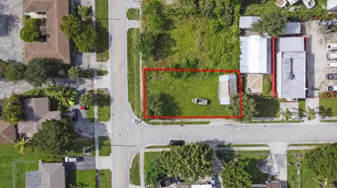 1819 Suwanee Dr, West Palm Beach, FL 33409