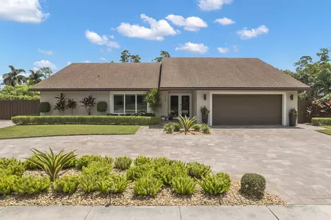 284 Old Country Rd S, Wellington, FL 33414