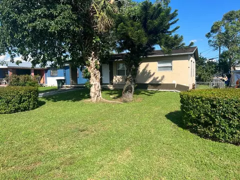 573 SW 11th St, Belle Glade, FL 33430