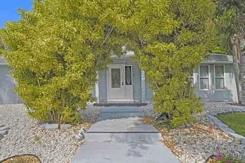 3943 NW 4th Ave, Boca Raton, FL 33431