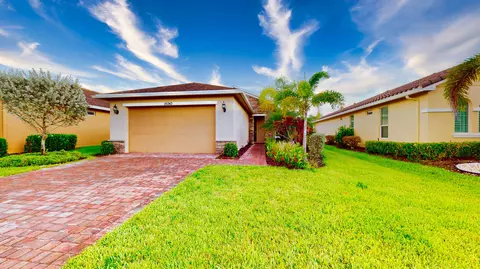 10242 SW Fernwood Ave, Port Saint Lucie, FL 34987