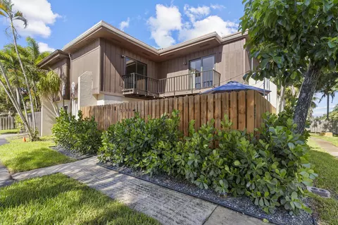 2844 Kirk Rd, Lake Worth, FL 33461