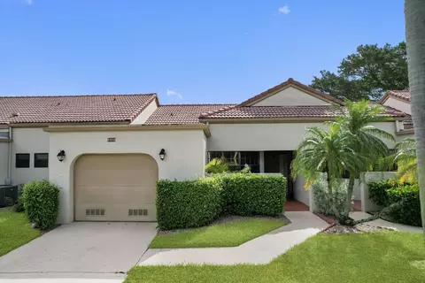 5923 Parkwalk Cir W, Boynton Beach, FL 33472