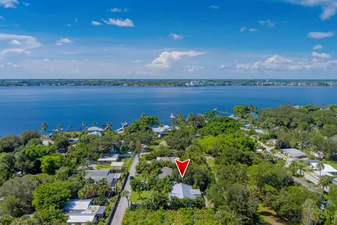 1020 NE Key Dr, Jensen Beach, FL 34957