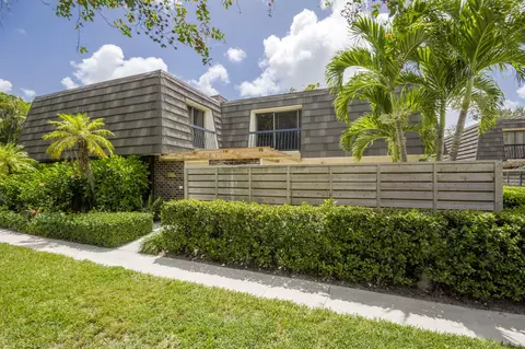 211 2nd Ter, Palm Beach Gardens, FL 33418