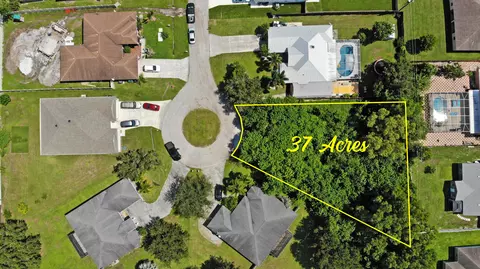 435 SW Cahoon Ct, Port Saint Lucie, FL 34953