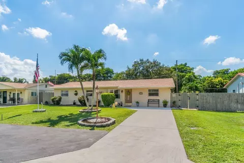 6665 Massachusetts Dr, Lantana, FL 33462