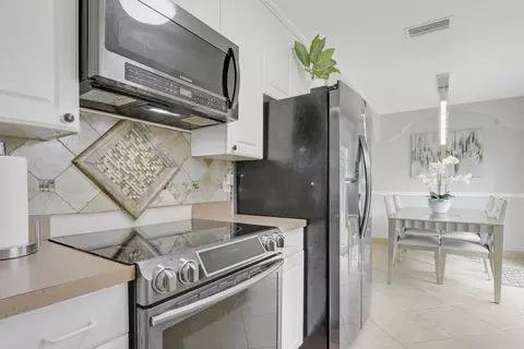 526 NW Ferris Dr, Port Saint Lucie, FL 34983