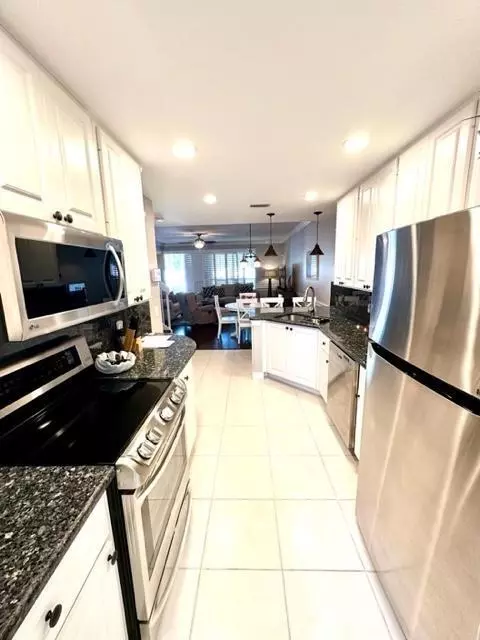 264 Fortuna Dr, Palm Beach Gardens, FL 33410