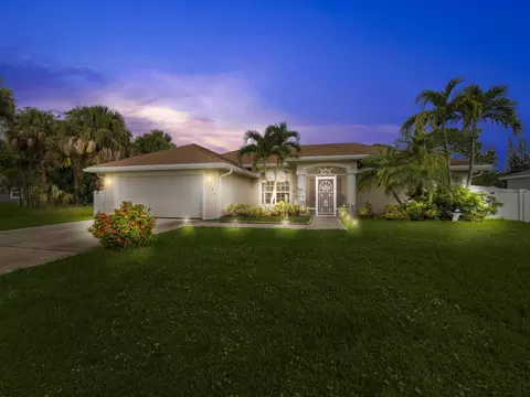 1043 SW Estaugh Ave, Port Saint Lucie, FL 34953