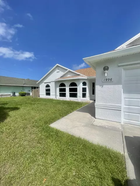 1896 19th Ave SW, Vero Beach, FL 32962