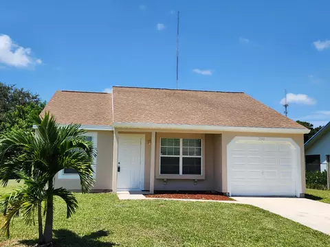 2198 SE Lucca St, Port Saint Lucie, FL 34952