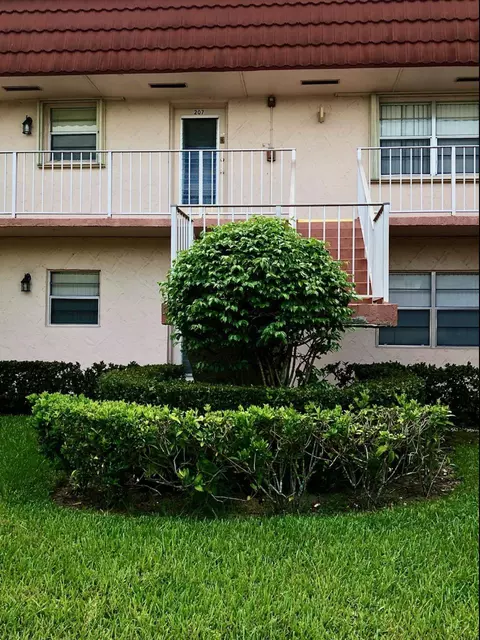 12012 Greenway Cir S #207, Royal Palm Beach, FL 33411