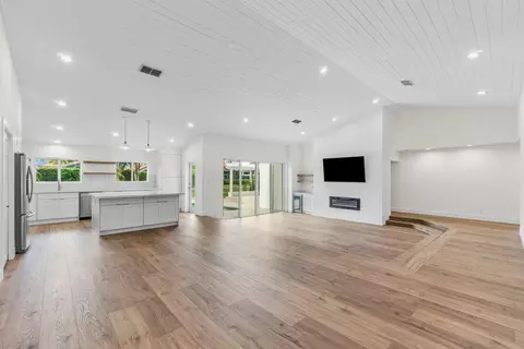 2724 NW 26th St, Boca Raton, FL 33434