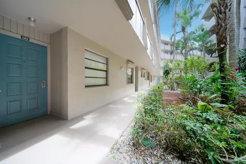 1000 Colony Point Cir #105, Pembroke Pines, FL 33026