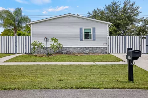 10456 S 228th Ln, Boca Raton, FL 33428