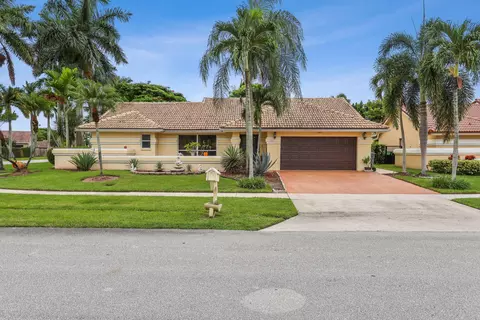 9855 Sun Pointe Dr, Boynton Beach, FL 33437