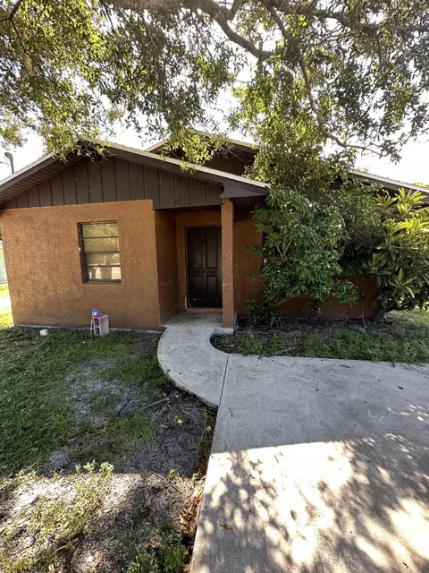 1217 N 16th St, Fort Pierce, FL 34950