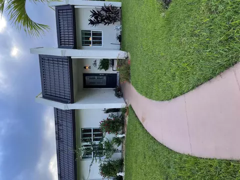 206 Lake Susan Ln, West Palm Beach, FL 33411