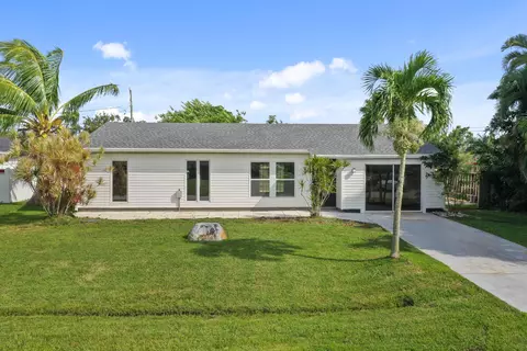 2814 SE Buccaneer Cir, Port Saint Lucie, FL 34952