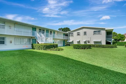 880 Horizons W #204, Boynton Beach, FL 33435
