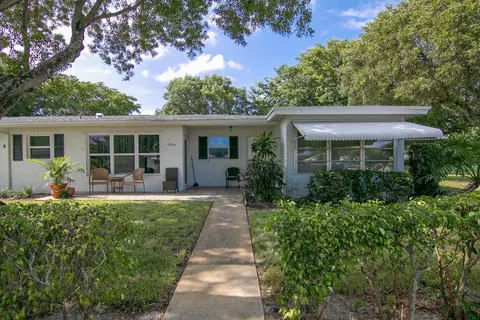1086 S Oakridge Cir, Lake Worth, FL 33462